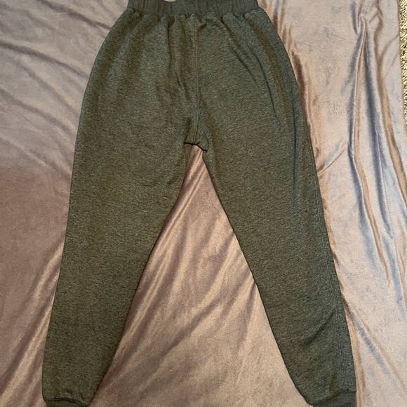 Varsity Collection - University of British Columbia Patch Joggers - Picture 8 of 8